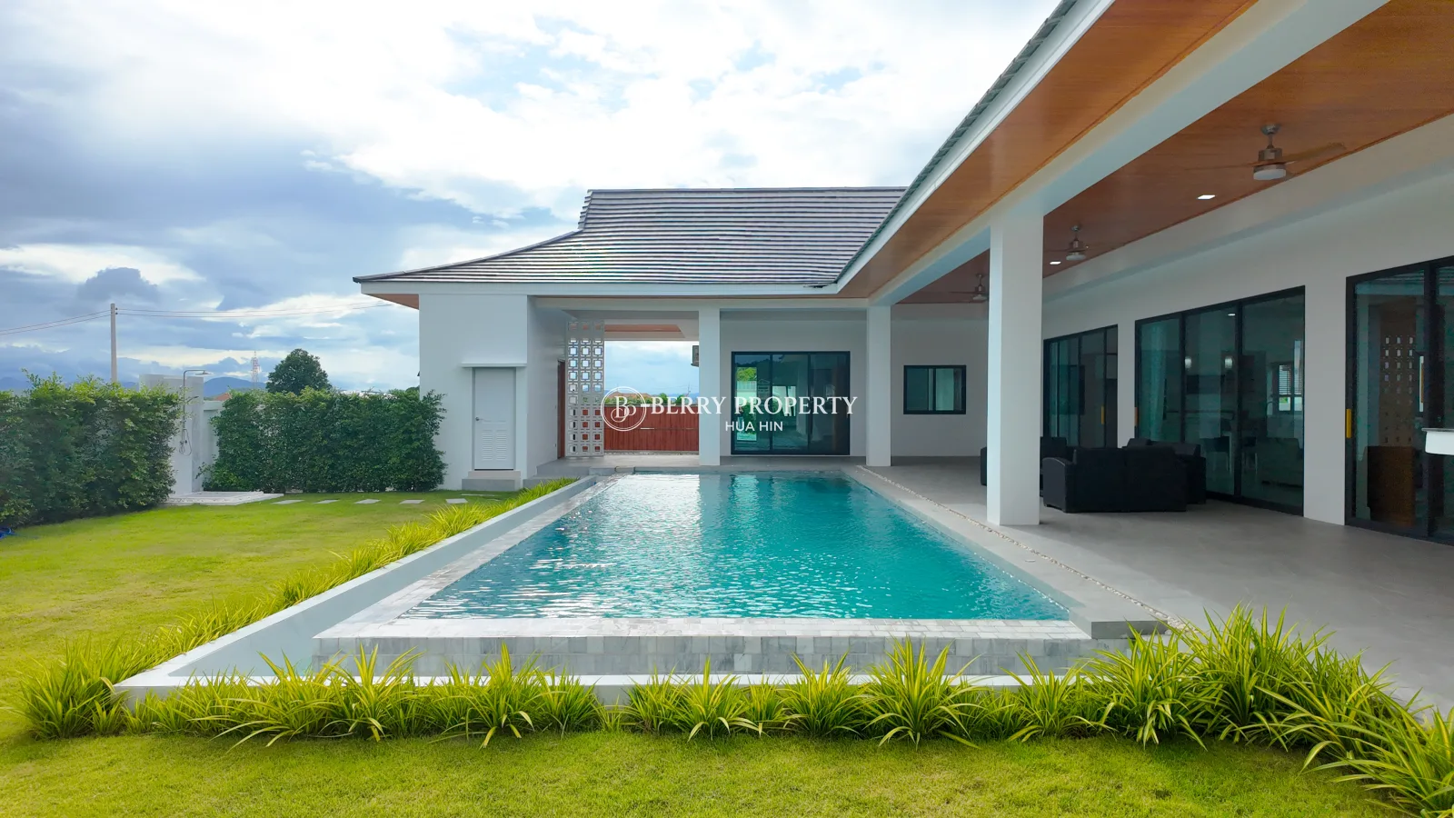 STAND ALONE PRIVATE POOL VILLA FOR SALE