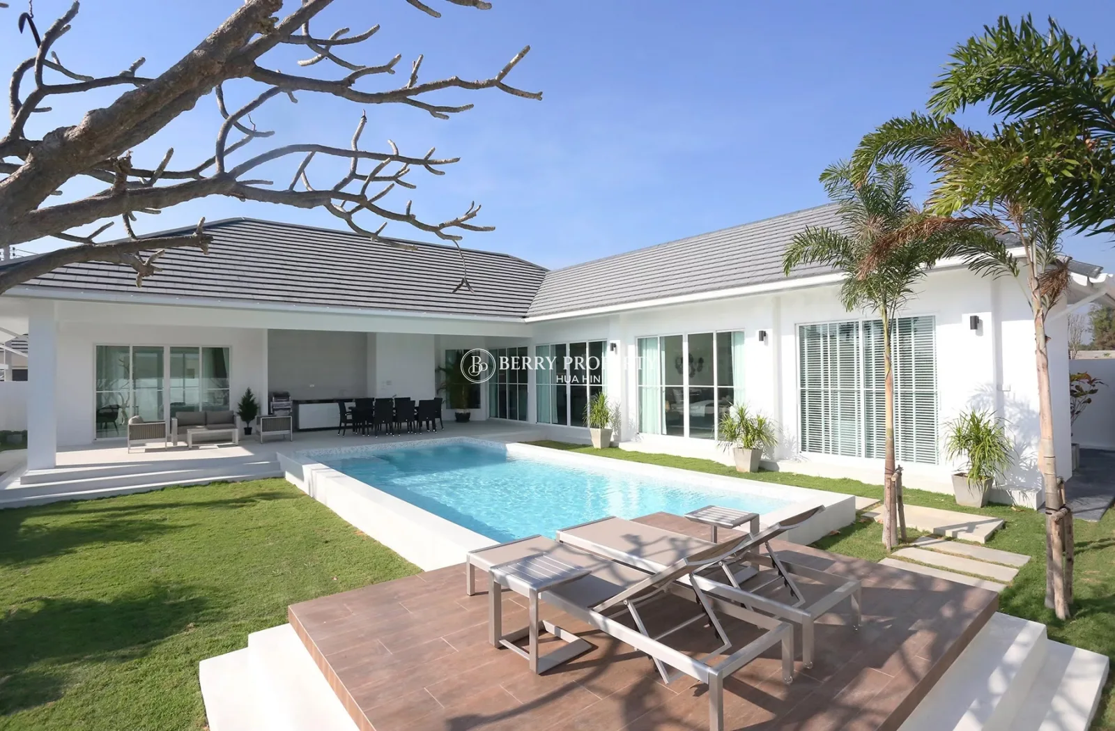 LIDIA  POOL VILLA
