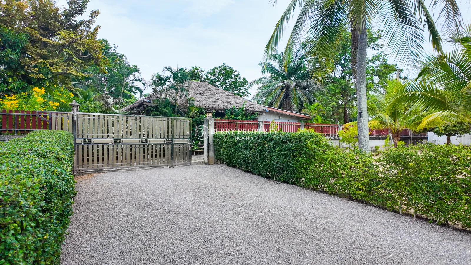 BEACHFRONT PARADISE HOME - 10