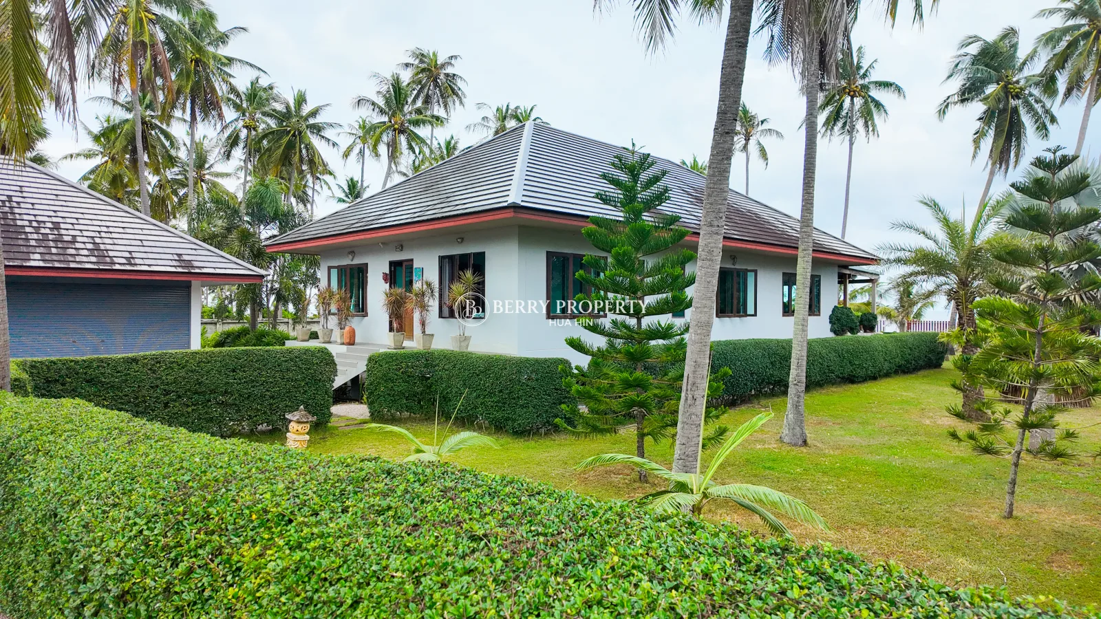 BEACHFRONT PARADISE HOME - 11